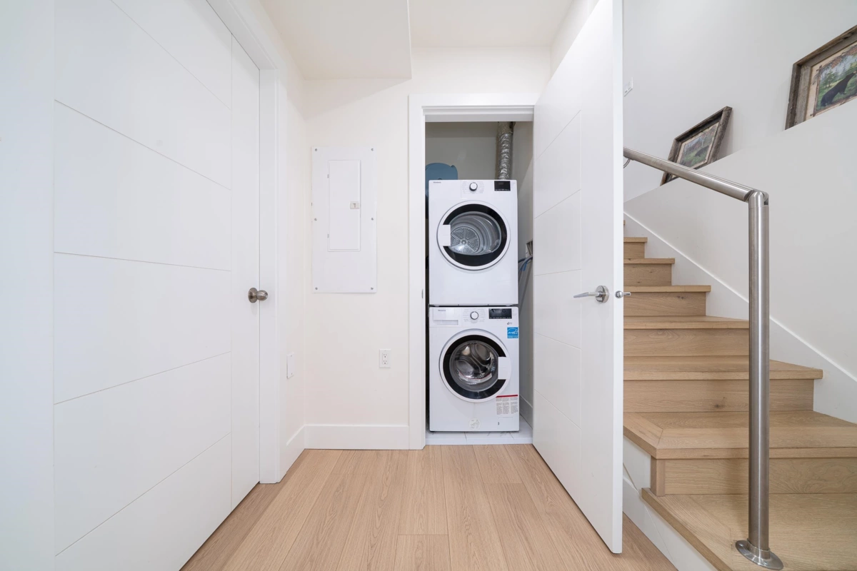 Backyard Photo of 1 369 E 16th Avenue, Vancouver, BC