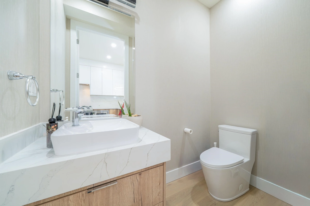 Front Yard Photo of 1 369 E 16th Avenue, Vancouver, BC