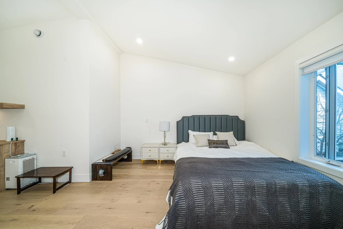 Guest Bathroom Photo of 1 369 E 16th Avenue, Vancouver, BC