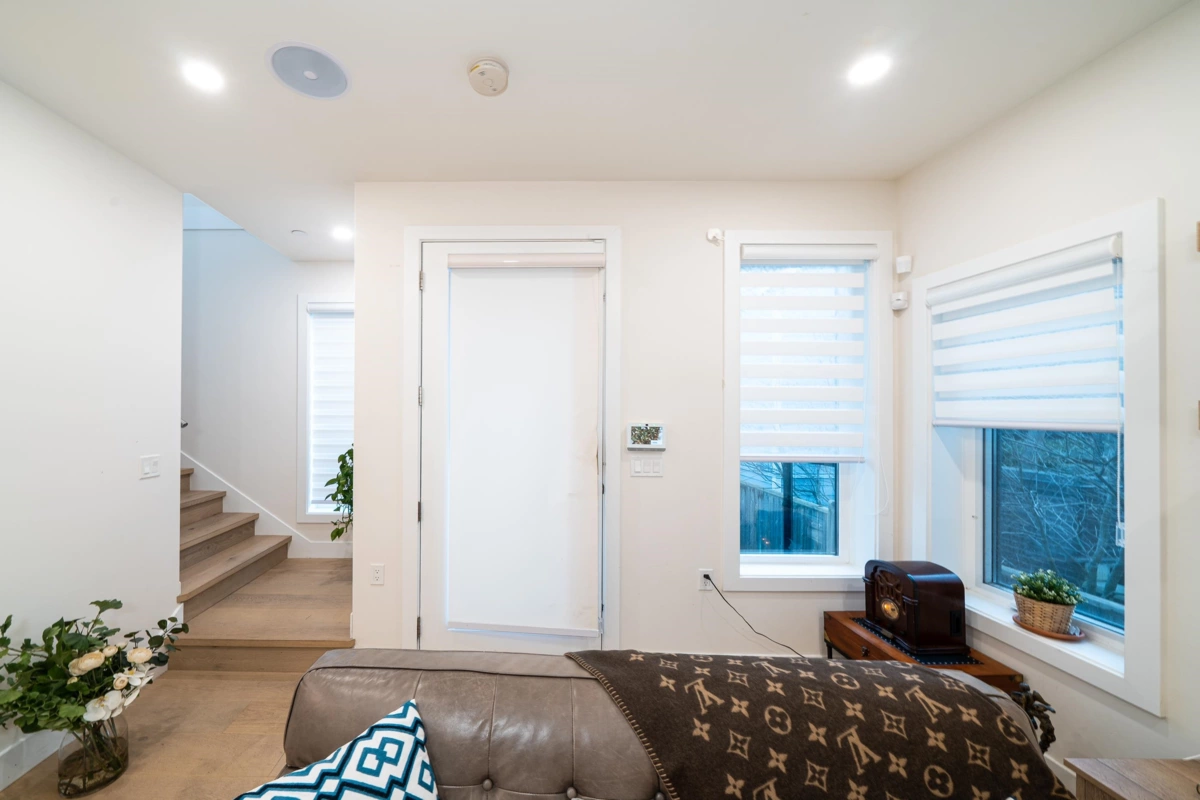 Kitchen Island Photo of 1 369 E 16th Avenue, Vancouver, BC