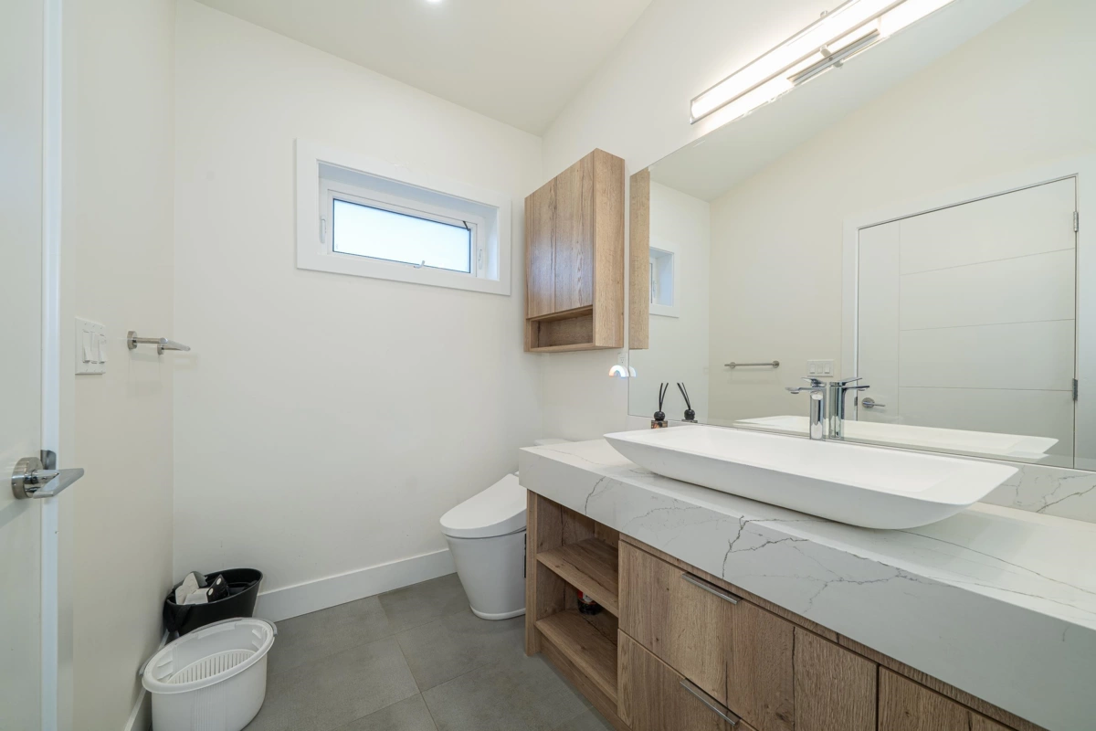 Laundry Room Photo of 1 369 E 16th Avenue, Vancouver, BC