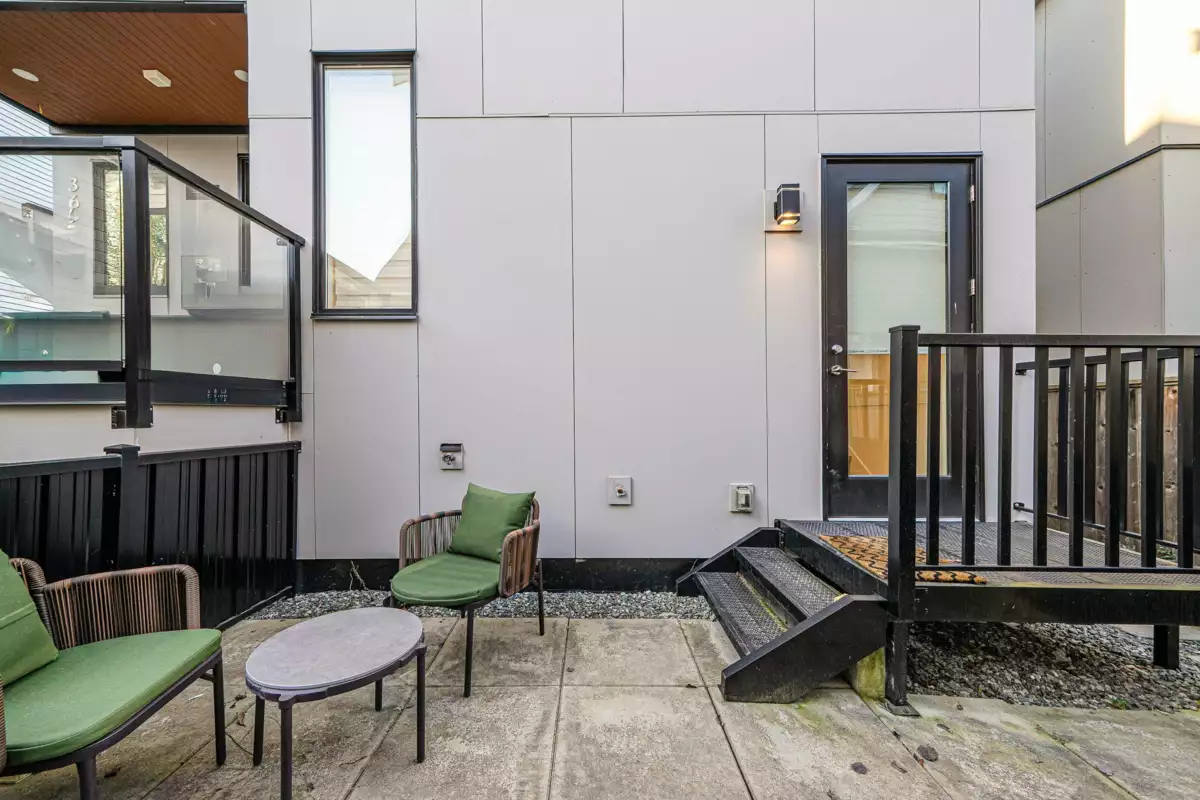 Living Room Photo of 1 369 E 16th Avenue, Vancouver, BC