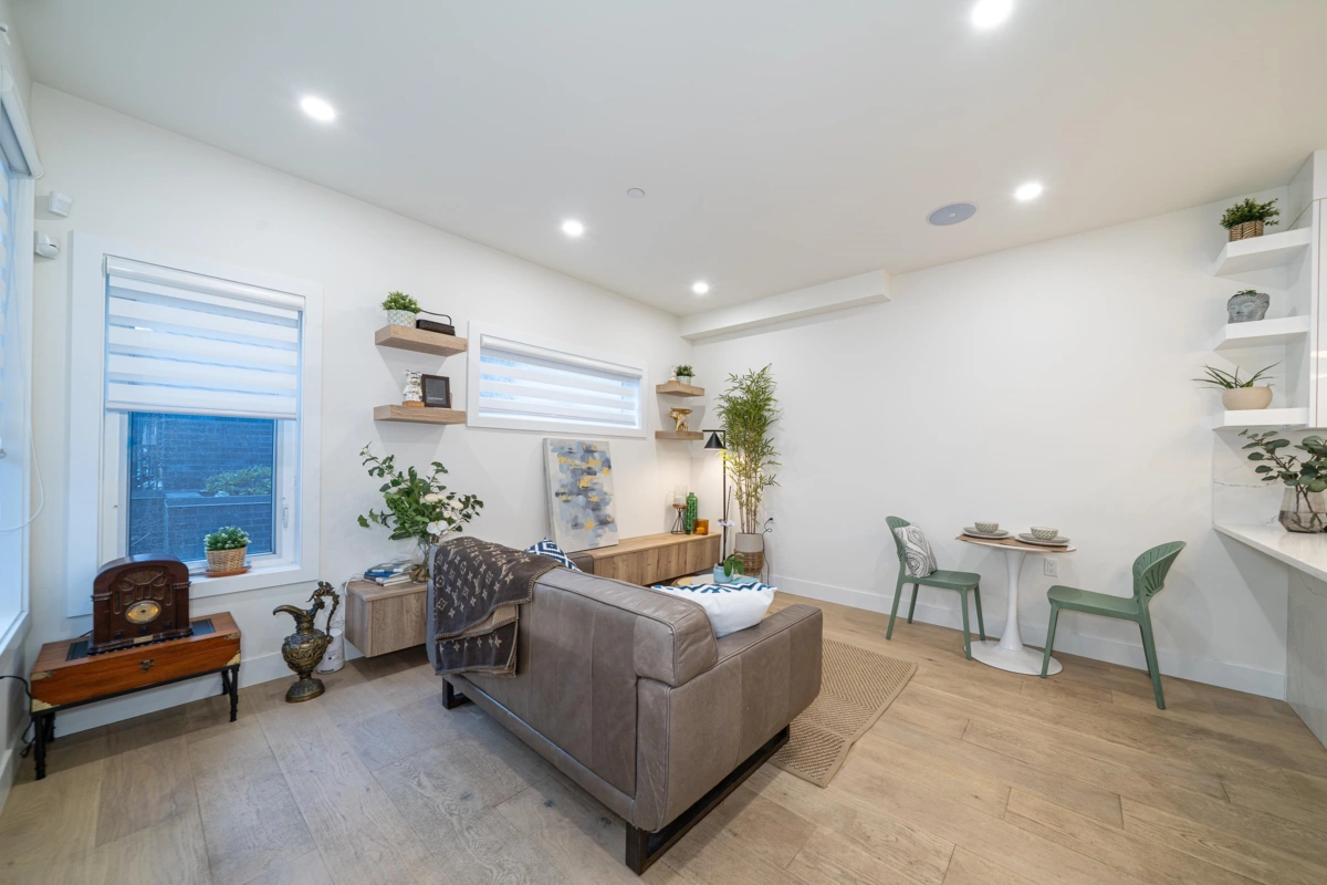 Primary Bathroom Photo of 1 369 E 16th Avenue, Vancouver, BC