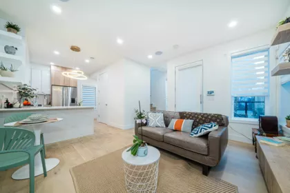 1 369 E 16th Avenue, Vancouver, BC, Kitsilano — 3 bed half duplex for sale