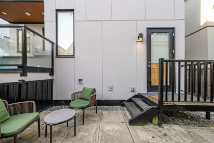 1 369 E 16th Avenue, Vancouver, BC