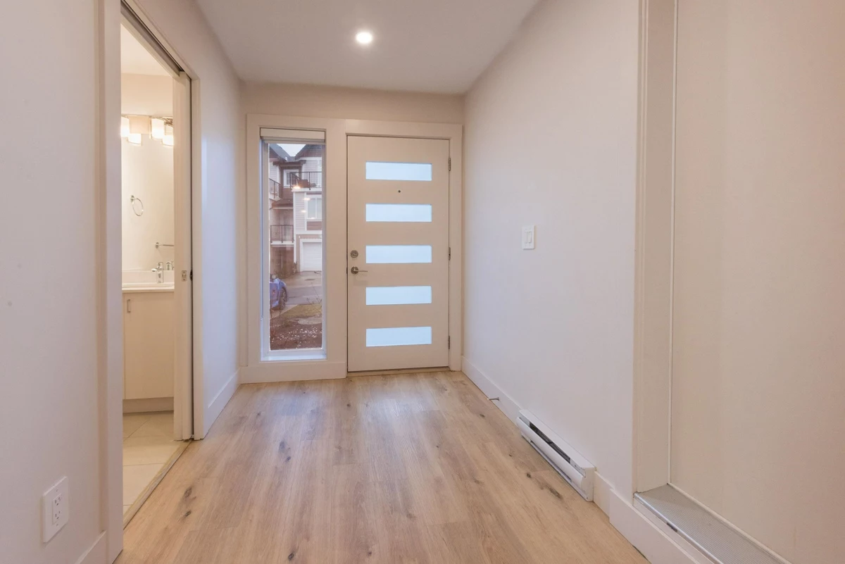 Living Room Photo of 9 1928 Woodside Boulevard, Agassiz, BC