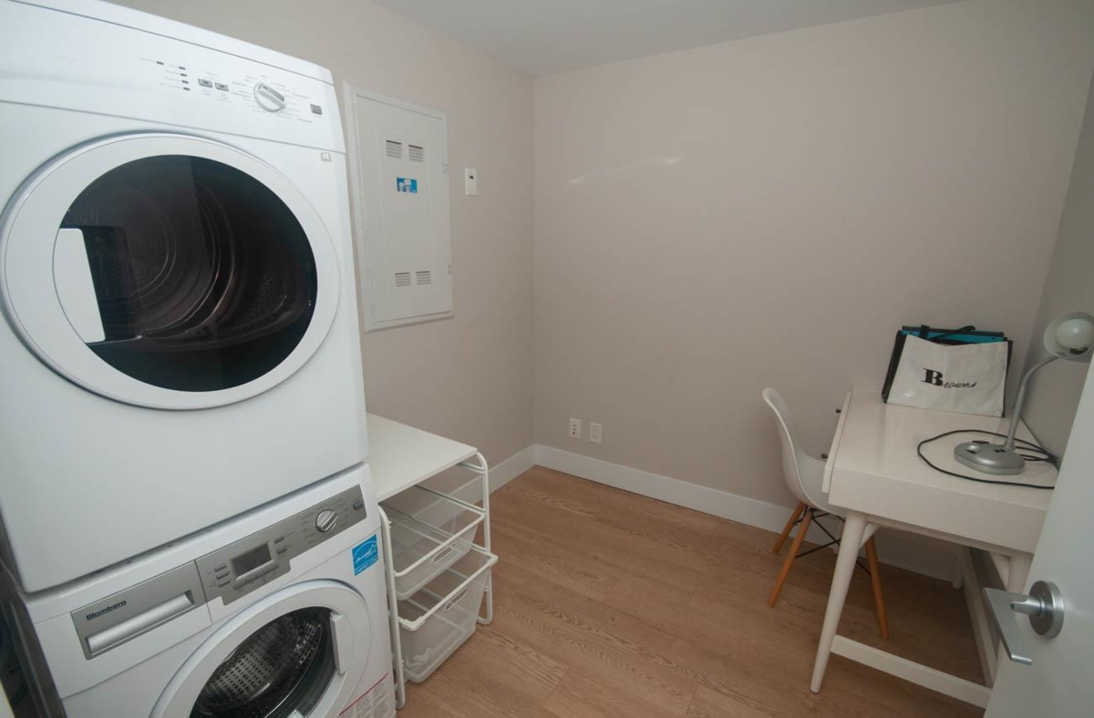 Breakfast Nook Photo of 611 1783 Manitoba Street, Vancouver, BC