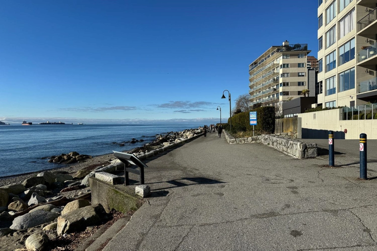 Outdoor Patio Photo of 101 1737 Duchess Avenue, West Vancouver, BC