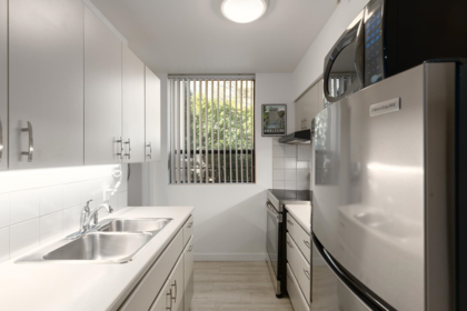 Breakfast Nook Photo of 101 1737 Duchess Avenue, West Vancouver, BC