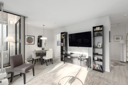 101 1737 Duchess Avenue, West Vancouver, BC