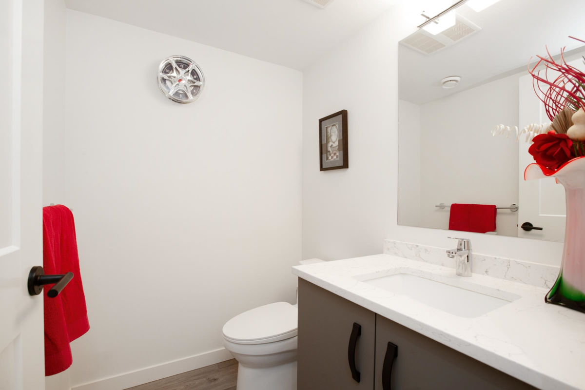 Kitchen Island Photo of 56 5945 176a Street, Surrey, BC