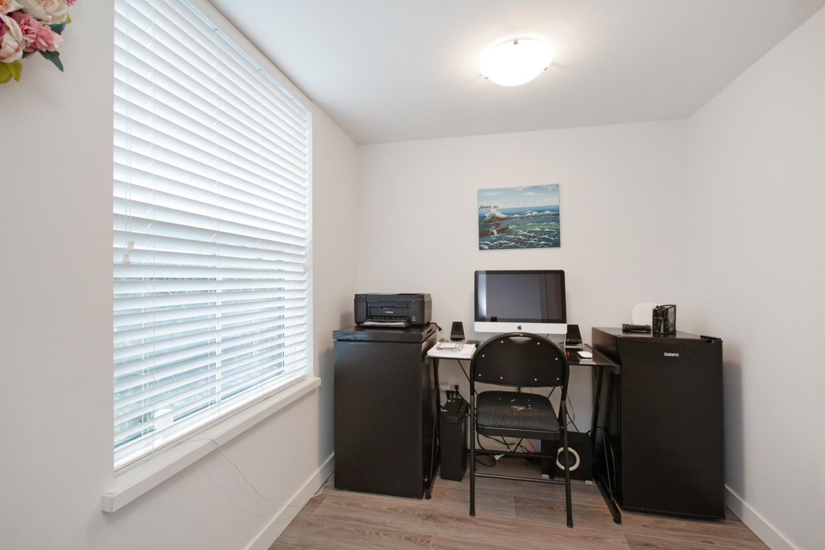 Kitchen Photo of 56 5945 176a Street, Surrey, BC