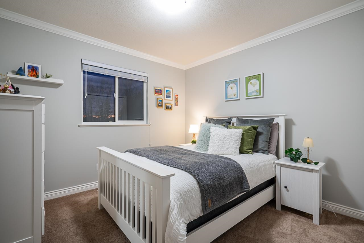 Entry Foyer Photo of 26859 24a Avenue, Langley, BC