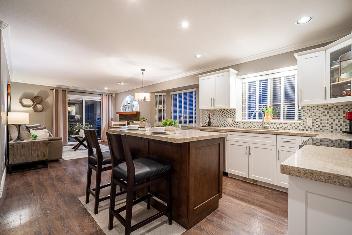 Kitchen Photo of 26859 24a Avenue, Langley, BC