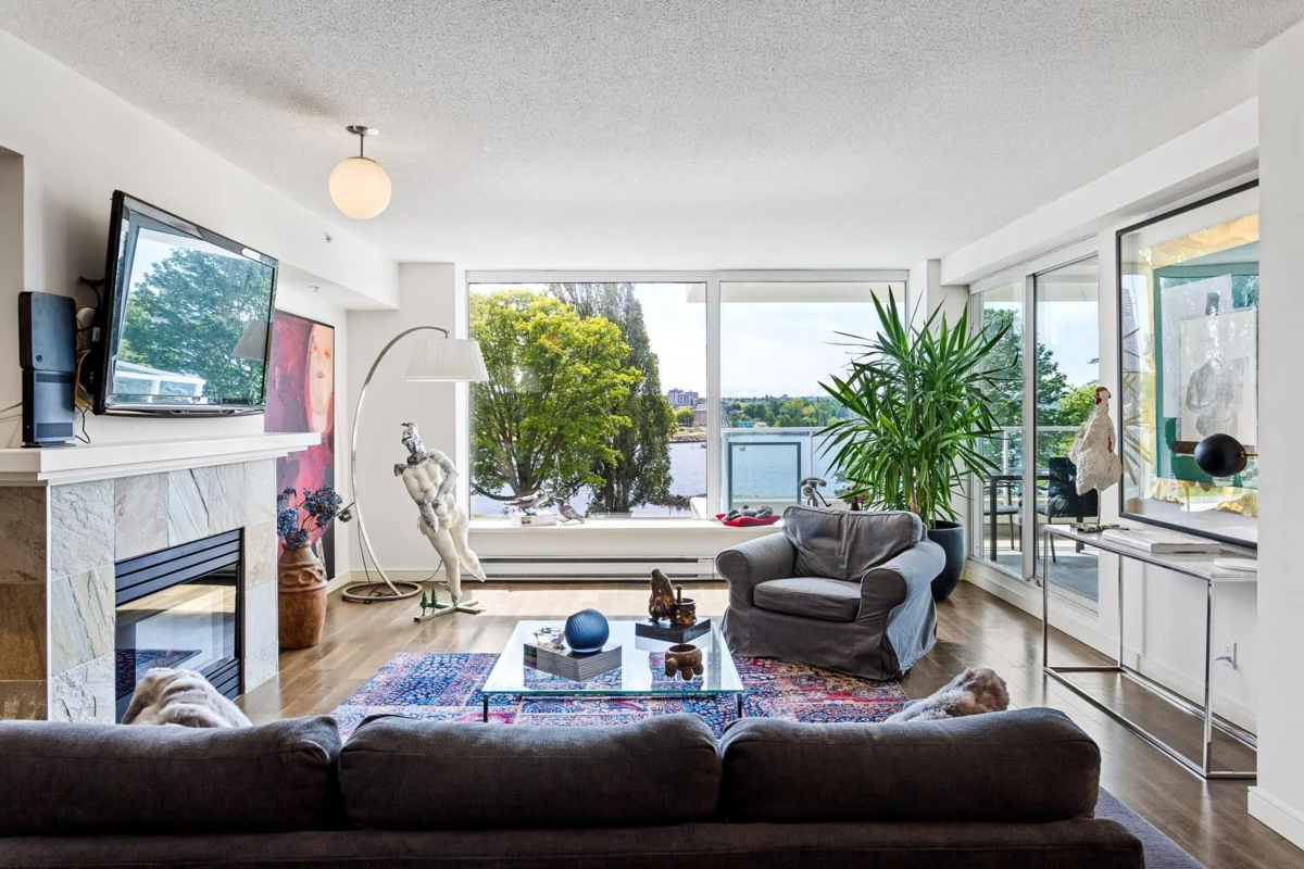 Dining Area Photo of 3B 1403 Beach Avenue, Vancouver, BC