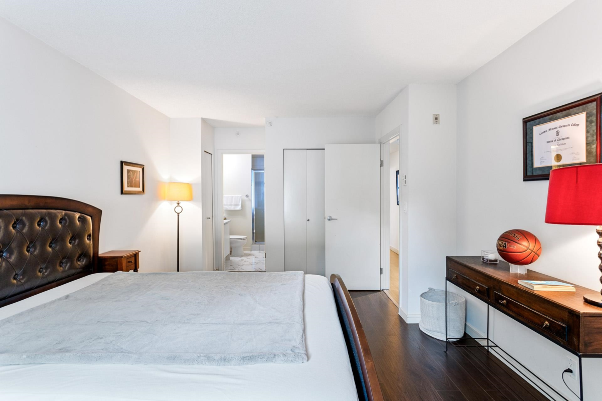 Guest Bathroom Photo of 3B 1403 Beach Avenue, Vancouver, BC