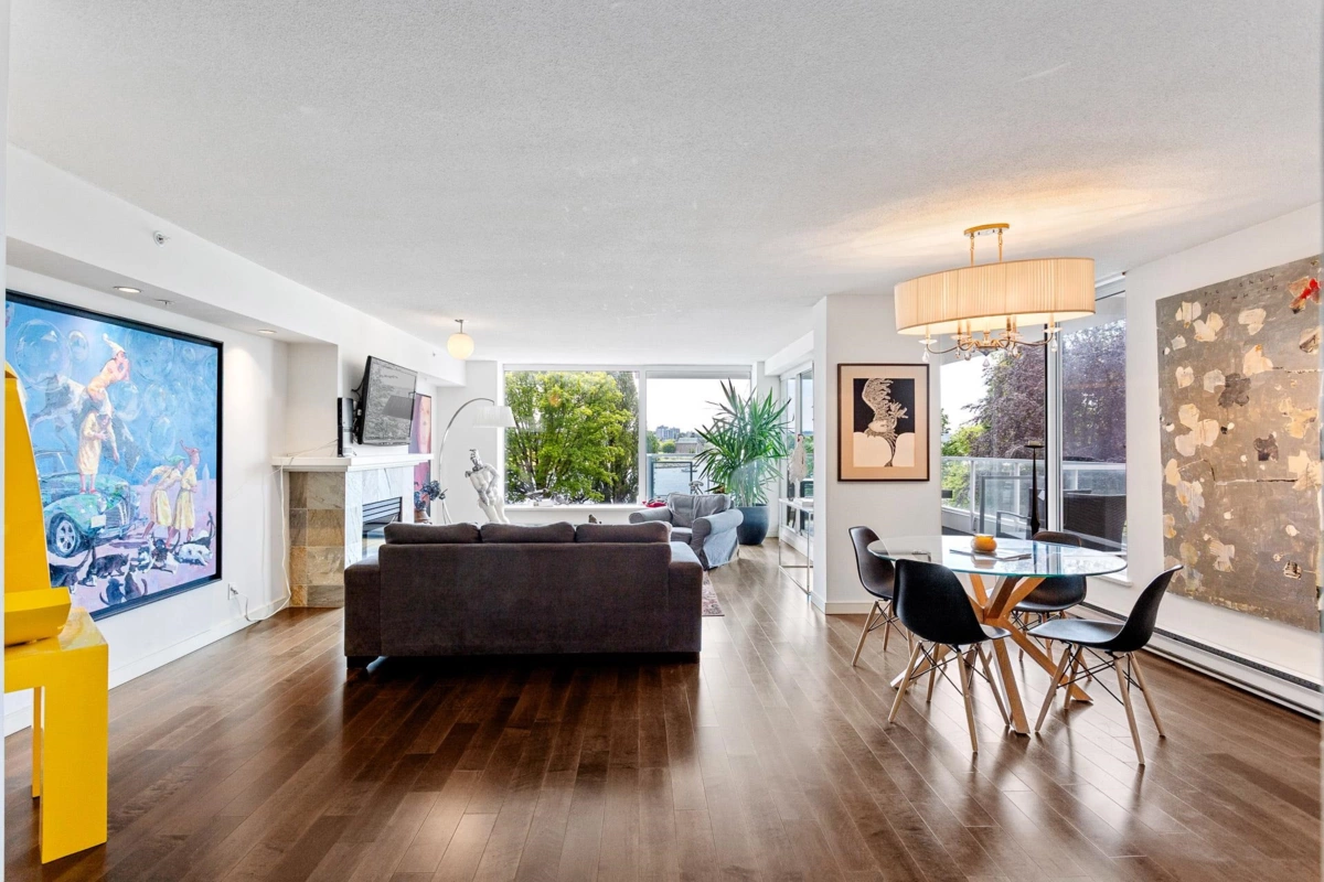 Kitchen Island Photo of 3B 1403 Beach Avenue, Vancouver, BC