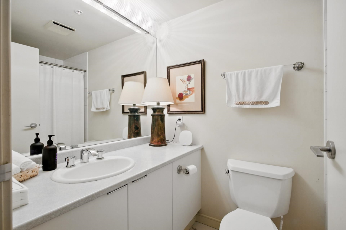 Powder Room Photo of 3B 1403 Beach Avenue, Vancouver, BC