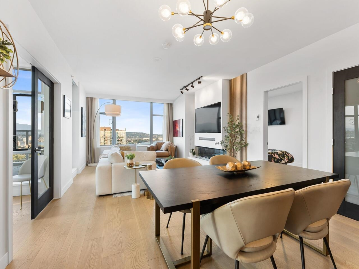 Dining Area Photo of 2301 280 Ross Drive, New Westminster, BC