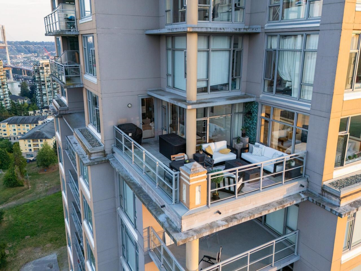 Hallway Photo of 2301 280 Ross Drive, New Westminster, BC