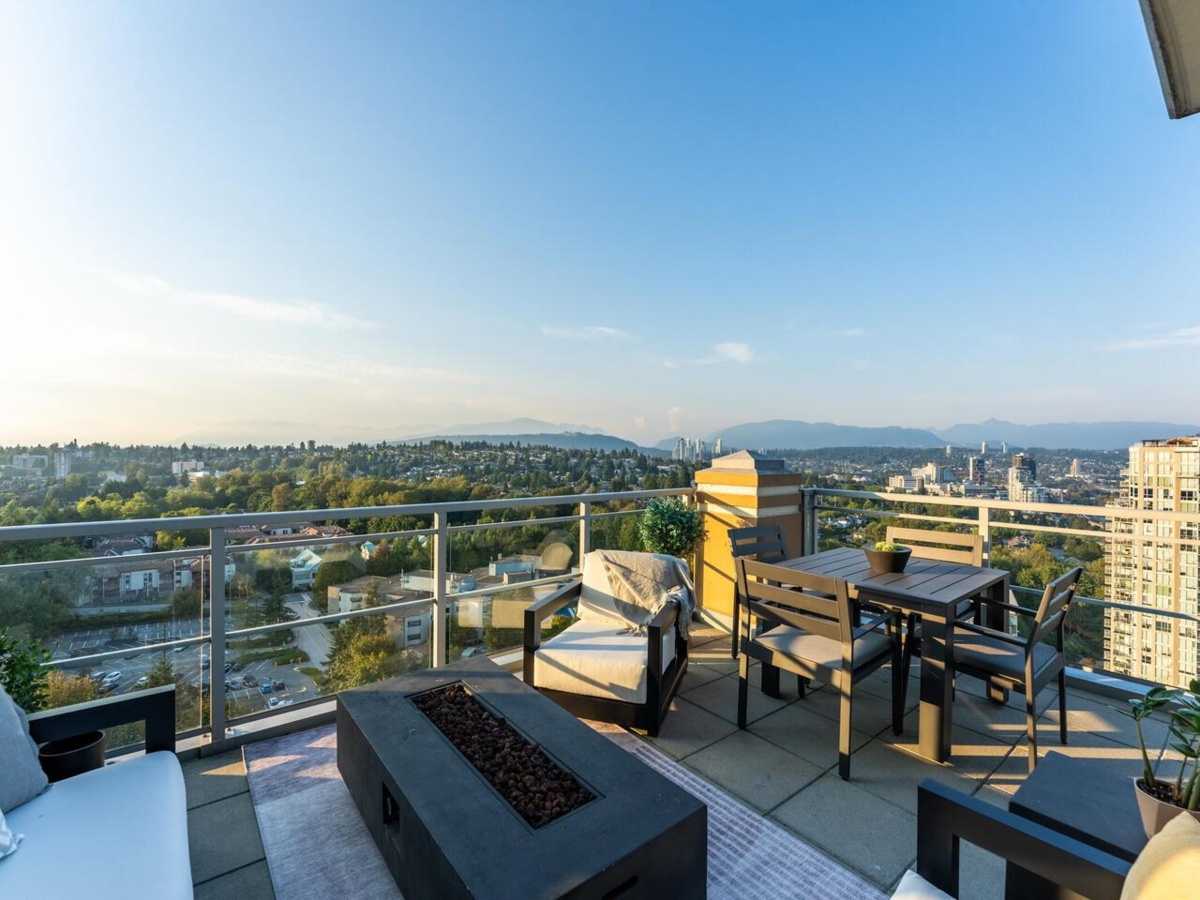 Mudroom Photo of 2301 280 Ross Drive, New Westminster, BC