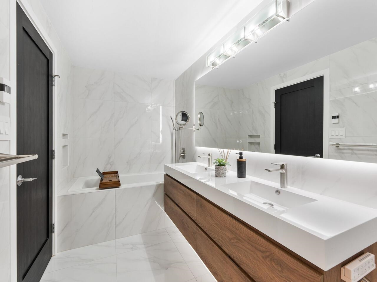 Powder Room Photo of 2301 280 Ross Drive, New Westminster, BC