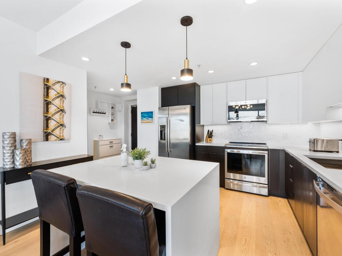 Primary Bathroom Photo of 2301 280 Ross Drive, New Westminster, BC