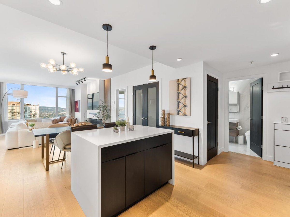 Walk-In Closet Photo of 2301 280 Ross Drive, New Westminster, BC