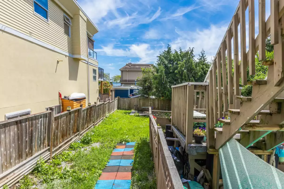 Backyard Photo of 14788 Gordon Avenue, White Rock, BC