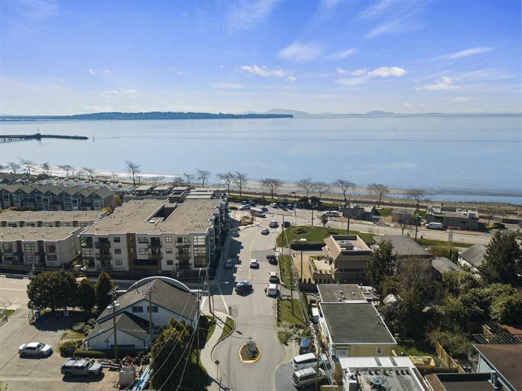 Breakfast Nook Photo of 14788 Gordon Avenue, White Rock, BC