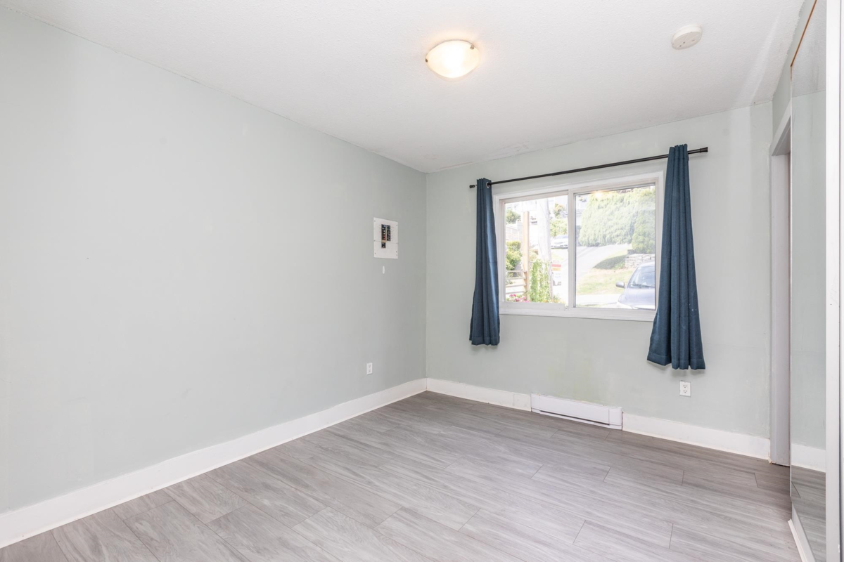 Mudroom Photo of 14788 Gordon Avenue, White Rock, BC