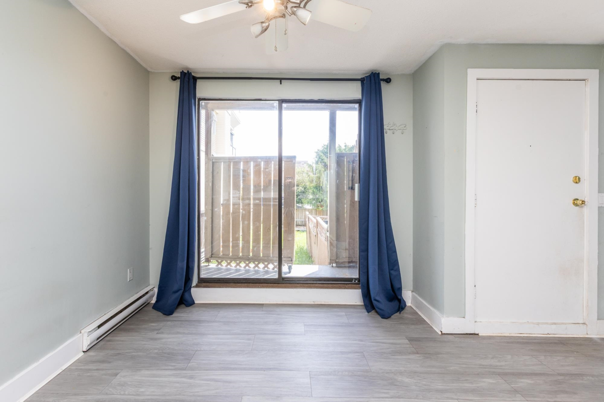 Powder Room Photo of 14788 Gordon Avenue, White Rock, BC