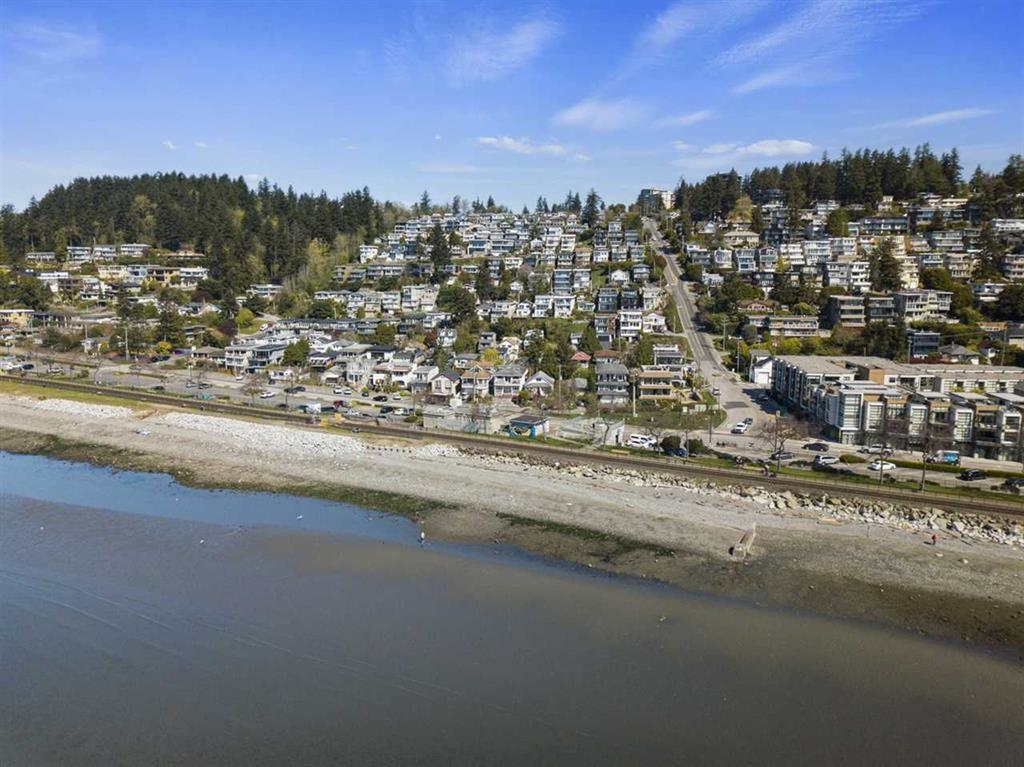 Primary Bedroom Photo of 14788 Gordon Avenue, White Rock, BC