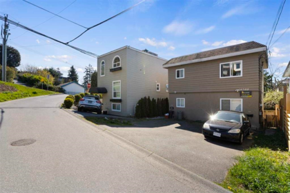 Living Room Photo of 14788 Gordon Avenue, White Rock, BC