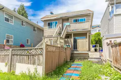 Swimming Pool Photo of 14788 Gordon Avenue, White Rock, BC