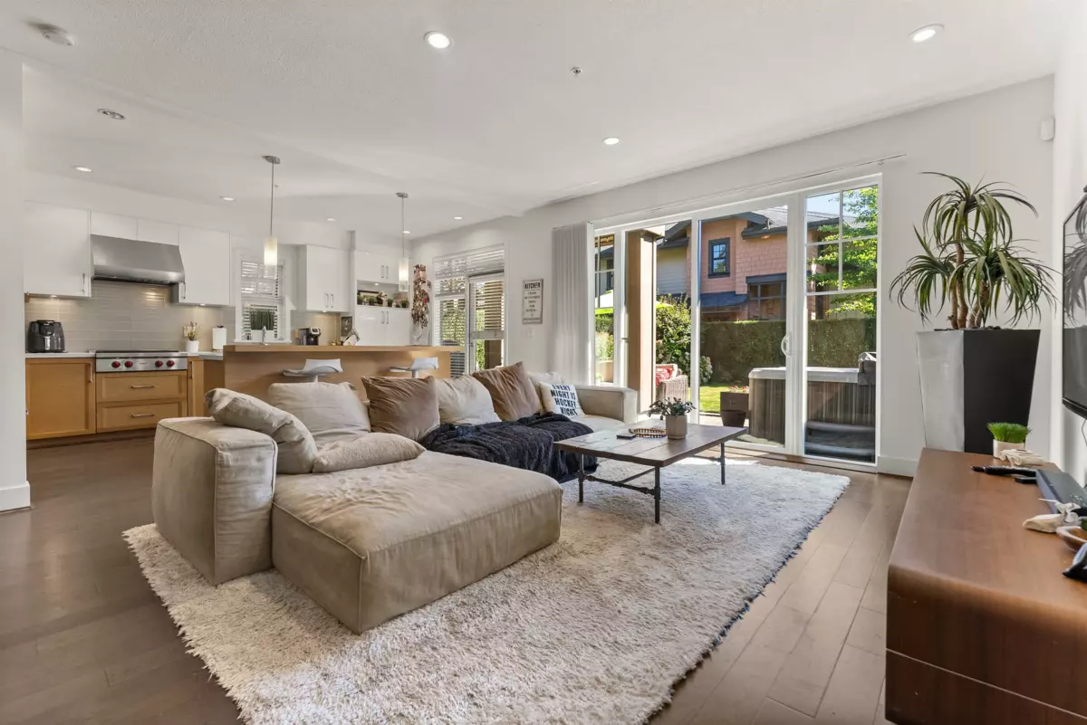Kitchen Island Photo of 41 3639 Aldercrest Drive, North Vancouver, BC