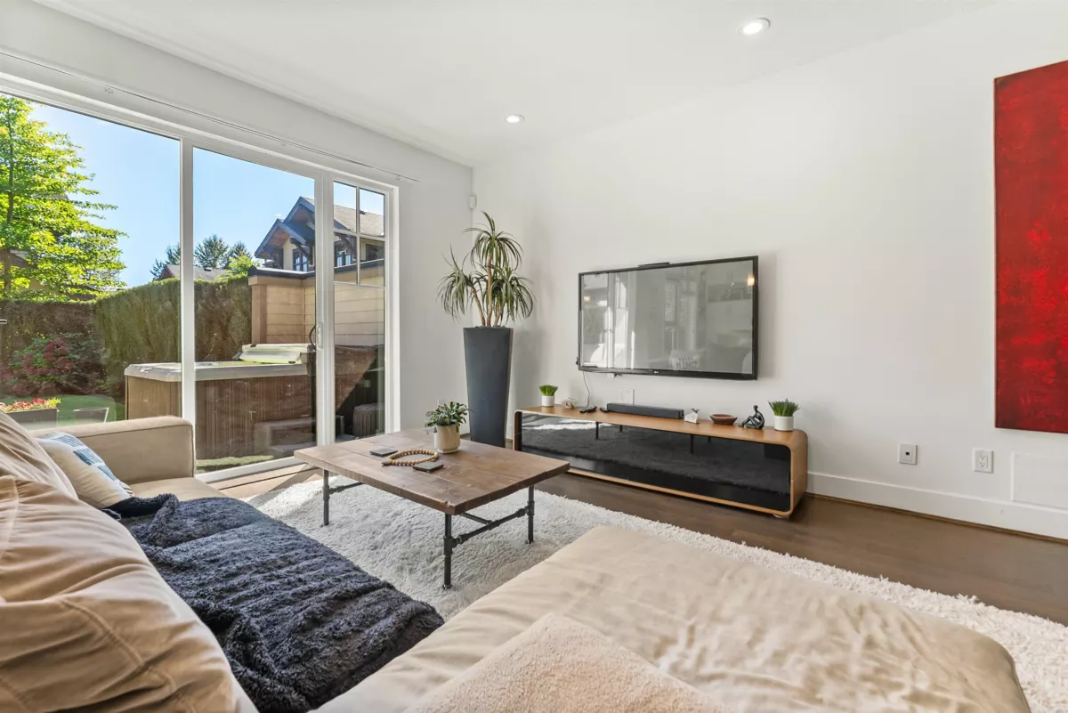 Kitchen Photo of 41 3639 Aldercrest Drive, North Vancouver, BC