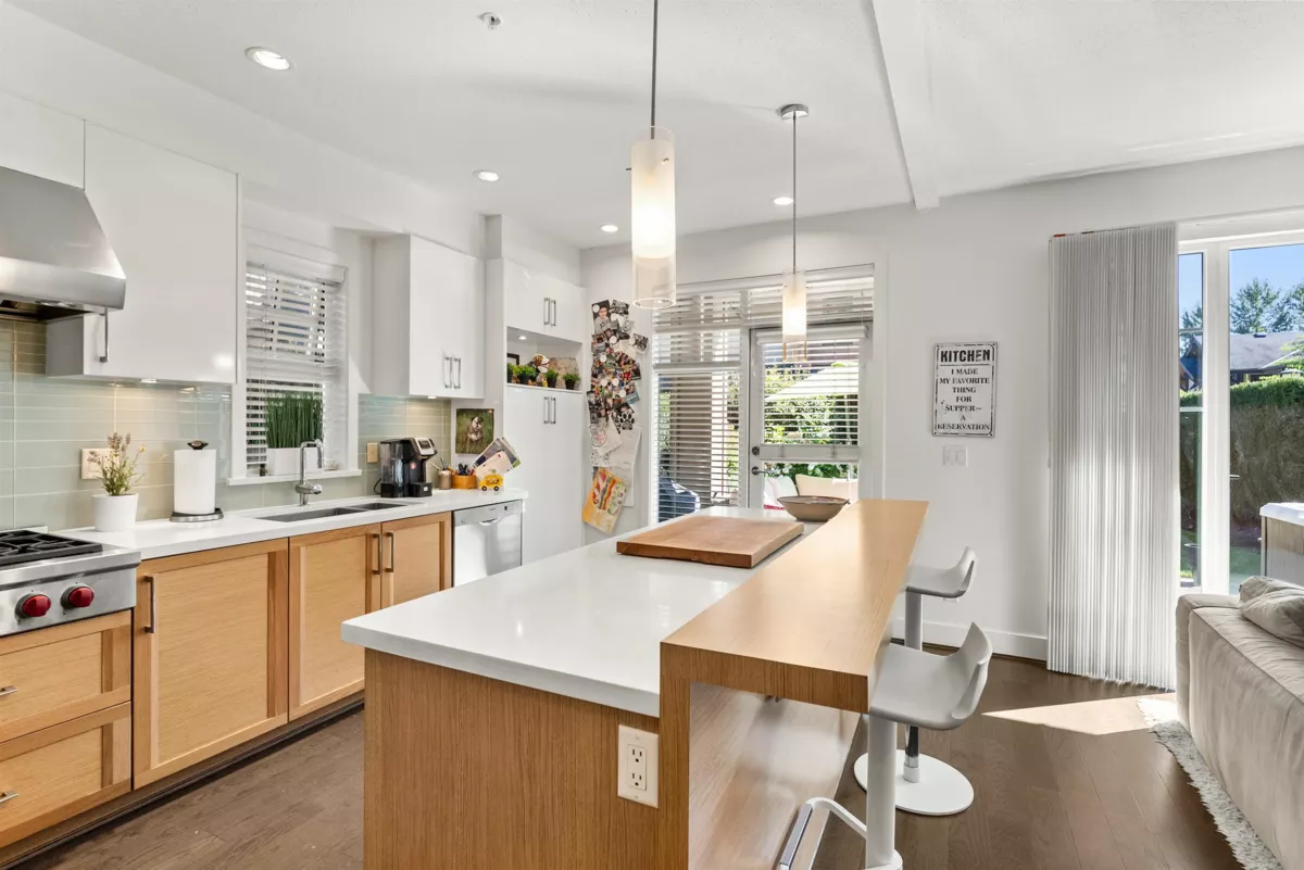 Walk-In Closet Photo of 41 3639 Aldercrest Drive, North Vancouver, BC