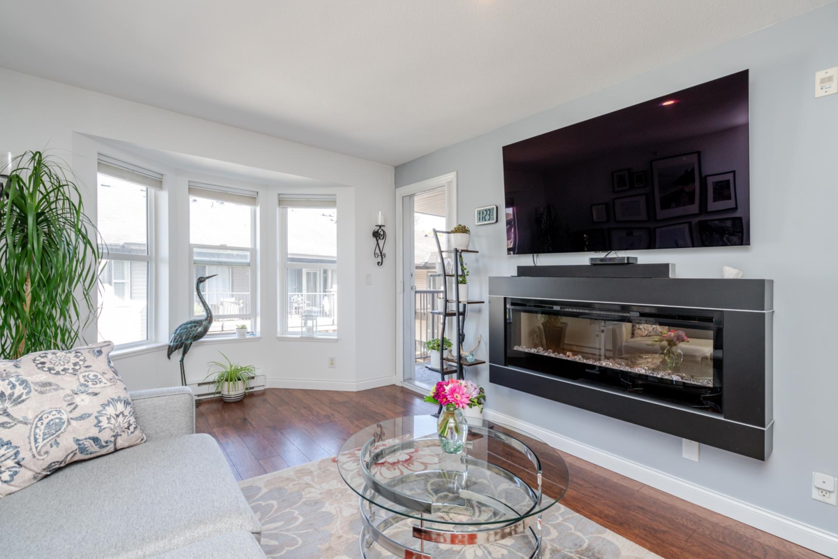 Breakfast Nook Photo of 409 5474 198th Street, Langley, BC