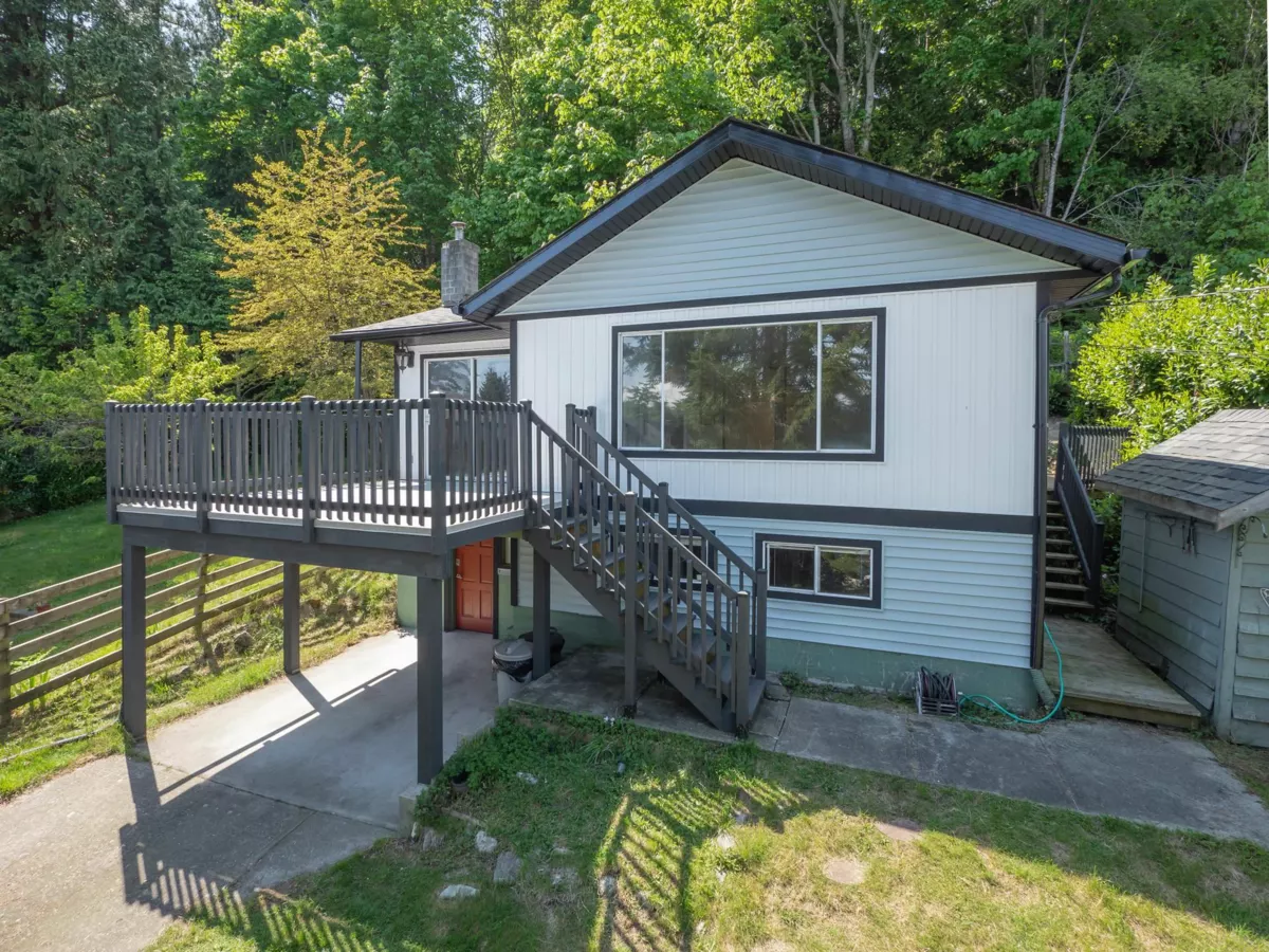 Hallway Photo of 642 Gower Point Road, Gibsons, BC