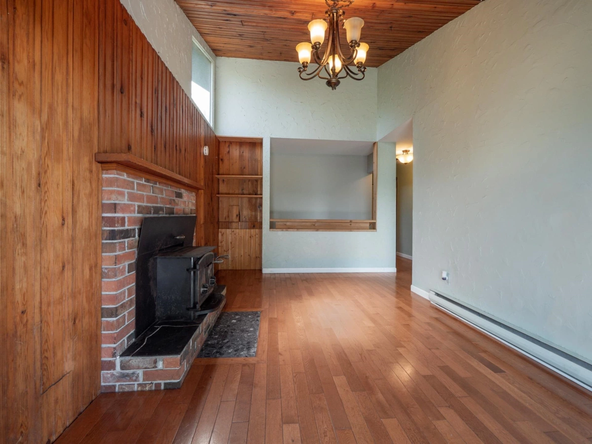 Kitchen Island Photo of 642 Gower Point Road, Gibsons, BC