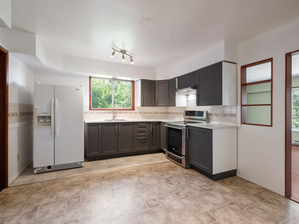 Primary Bathroom Photo of 642 Gower Point Road, Gibsons, BC