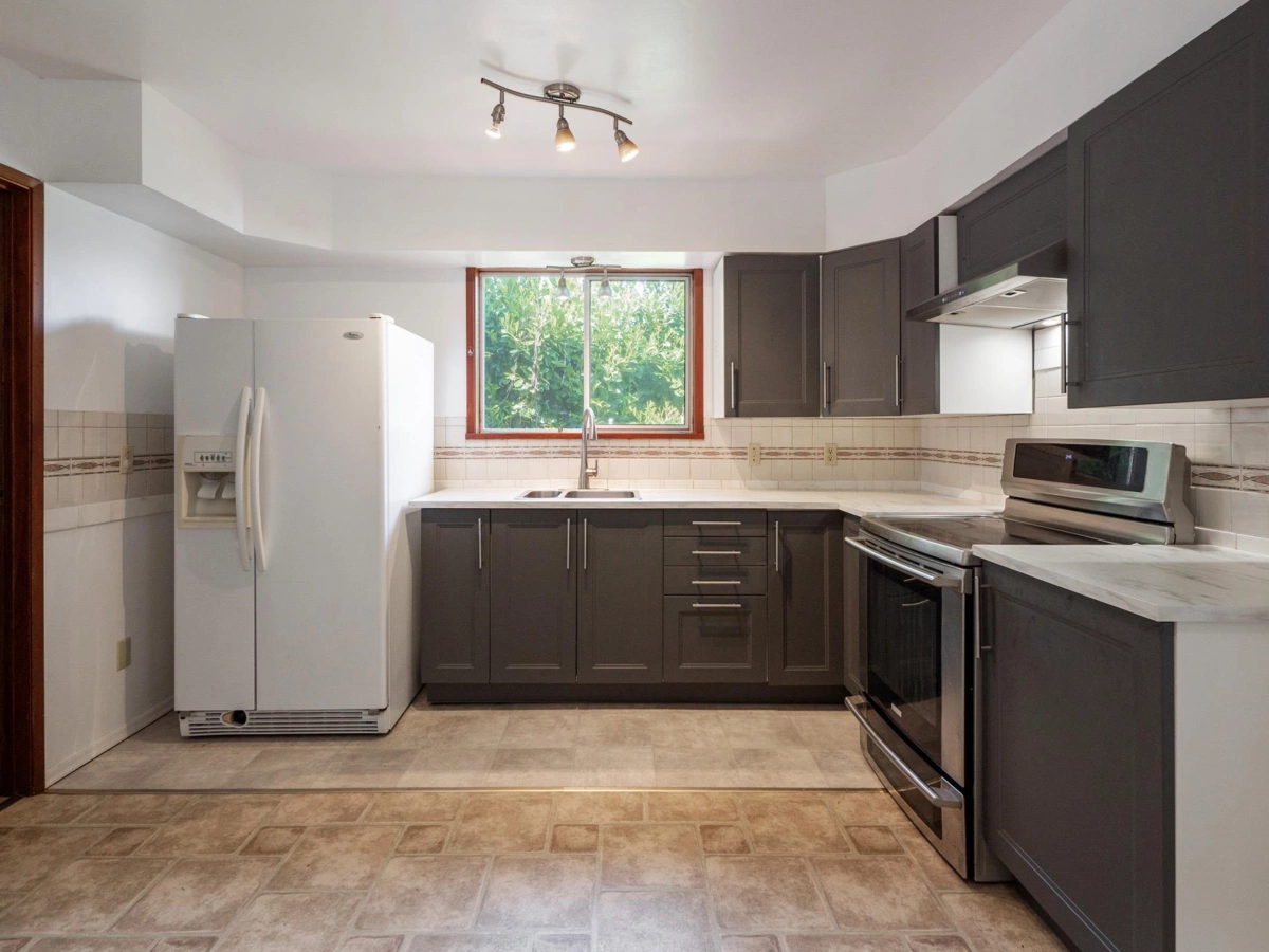 Primary Bedroom Photo of 642 Gower Point Road, Gibsons, BC