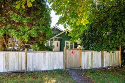123 E Kings Road, North Vancouver, BC, North Vancouver — Single Family Residence for sale