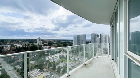 Powder Room Photo of 2305 13685 102 Avenue, Surrey, BC