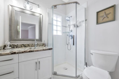 Hot Tub / Spa Photo of 6271 Arlington Street, Vancouver, BC