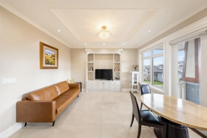 Entry Foyer Photo of 172 W 46th Avenue, Vancouver, BC