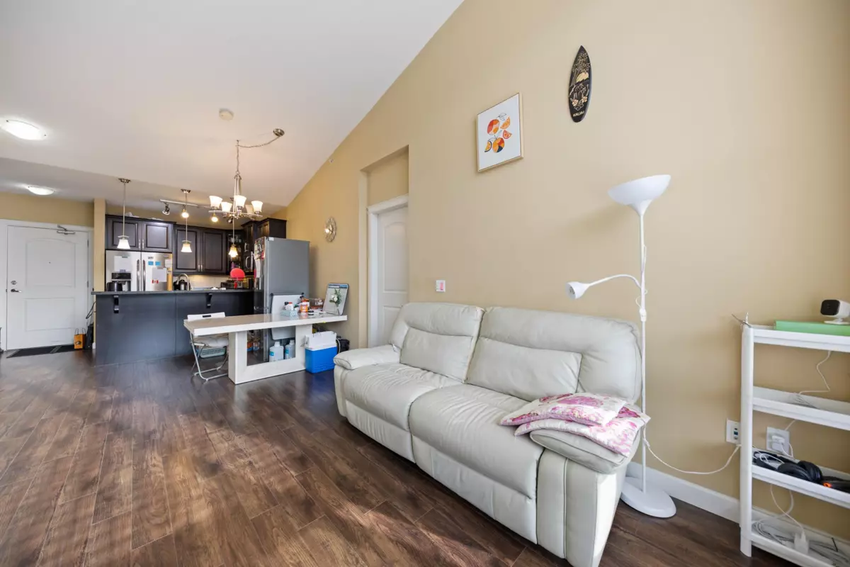 Dining Area Photo of 403 12655 190a Street, Pitt Meadows, BC