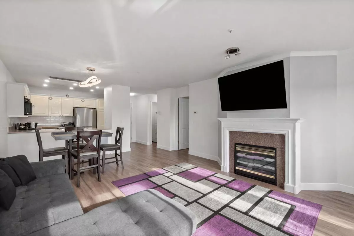 Living Room Photo of 114 7435 121a Street, Surrey, BC