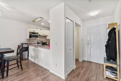 Kitchen Island Photo of 114 7435 121a Street, Surrey, BC